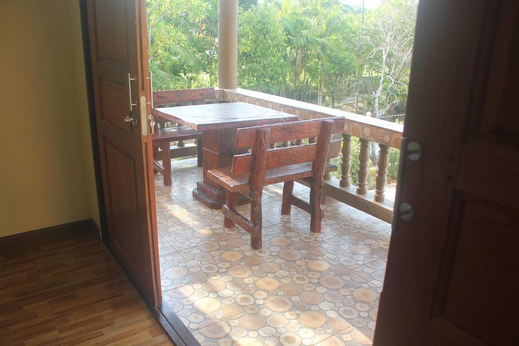 Hotel Baan Mek Lom Khao Lak Exterior foto